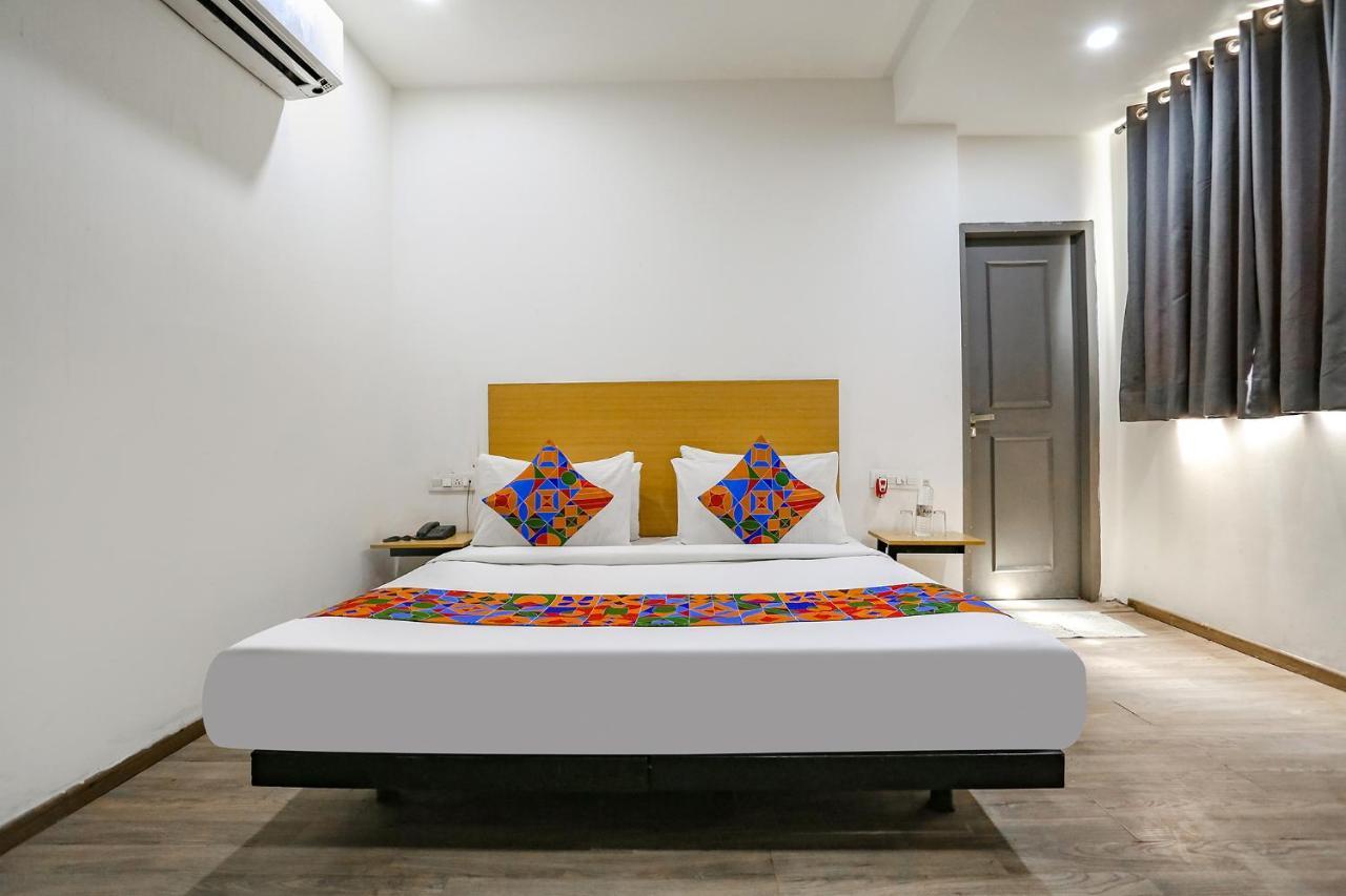 Fabhotel Vat - Meera Bagh Delhi  Buitenkant foto