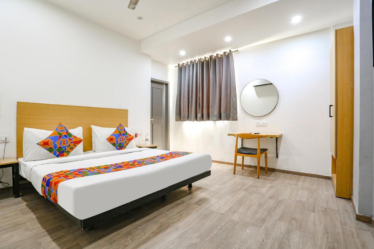 Fabhotel Vat - Meera Bagh Delhi  Buitenkant foto
