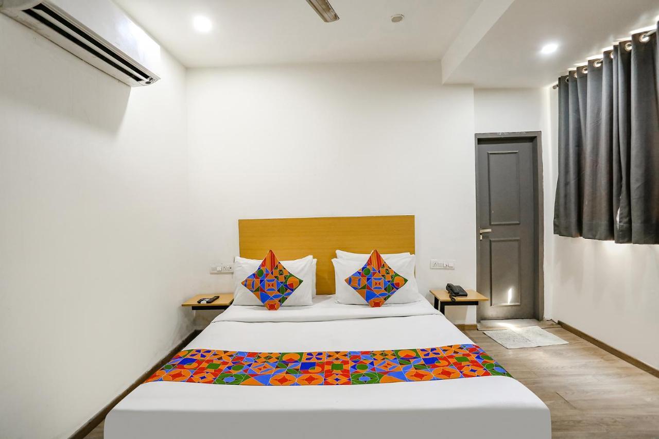 Fabhotel Vat - Meera Bagh Delhi  Buitenkant foto