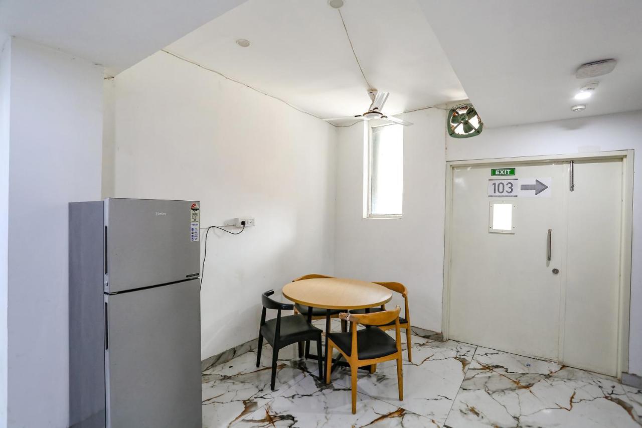Fabhotel Vat - Meera Bagh Delhi  Buitenkant foto